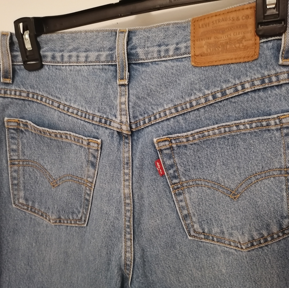 Levi's Premium Mom Jeans Size 28 - Picture 8 of 8